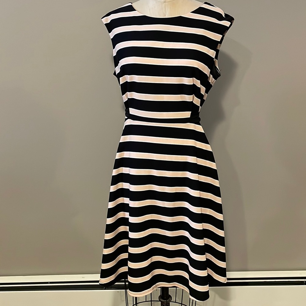 Roz & Ali sleeveless striped tie waist midi dress